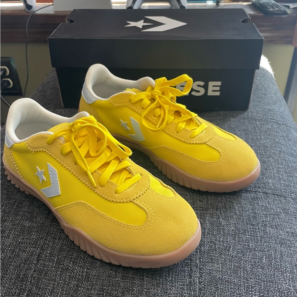 Converse tennis shoes